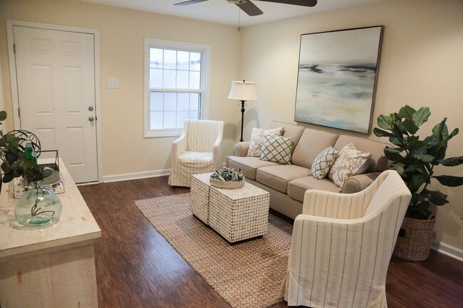 Sala de estar - Cortesía de Darlington News & Press - 710 Cashua St