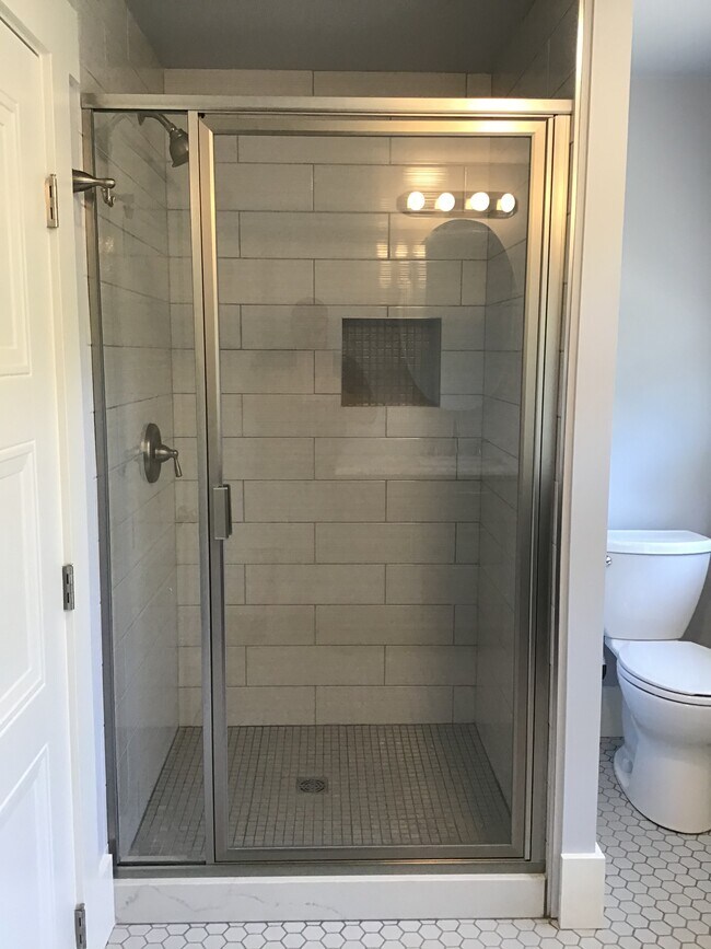 Ducha del segundo piso - 535 Prescott St