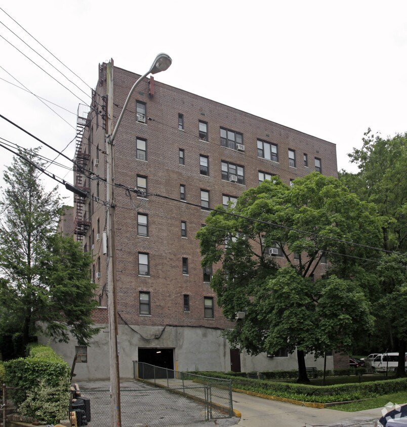 Building Photo - 70 Parkway N