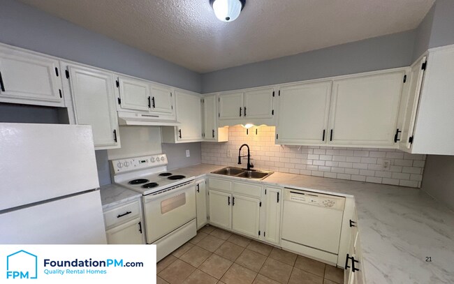 Building Photo - 34 N Idlewild St