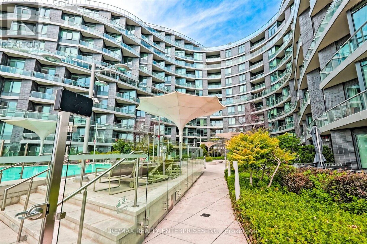 Photo principale - 1-211 Edgewater Dr