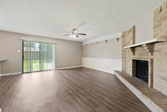 Foto del edificio - 17615 Autumn Hills Dr