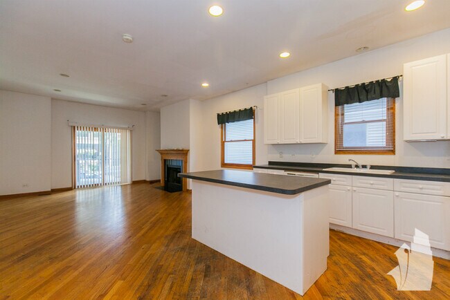 Foto del edificio - 2723 N Wayne Ave