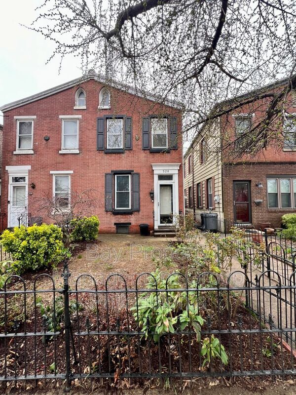 Building Photo - 528 Belgrade St