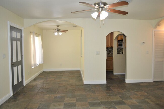 Building Photo - 7630 Woodbridge Blvd