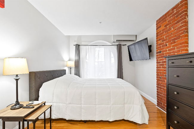 Foto del edificio - 1361 Elm St