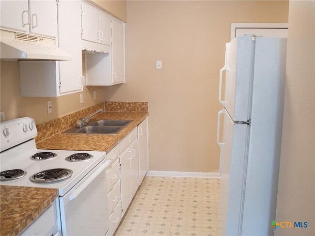 Building Photo - 705 Traci Dr