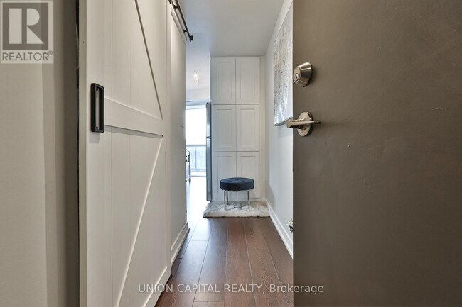 Building Photo - 20 Bruyeres Mews