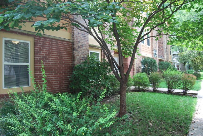 Building Photo - 1121 Thurston St