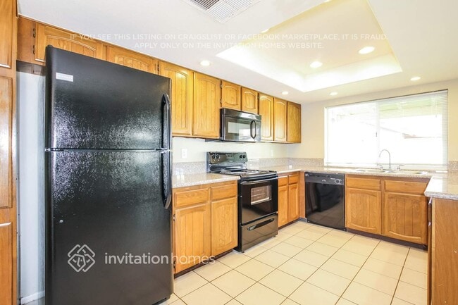 Building Photo - 5634 W Altadena Ave