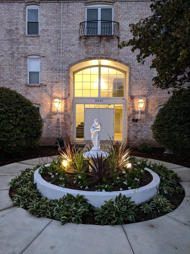 5201 Carriageway Dr, Rolling Meadows, IL 60008 Apartments in Rolling