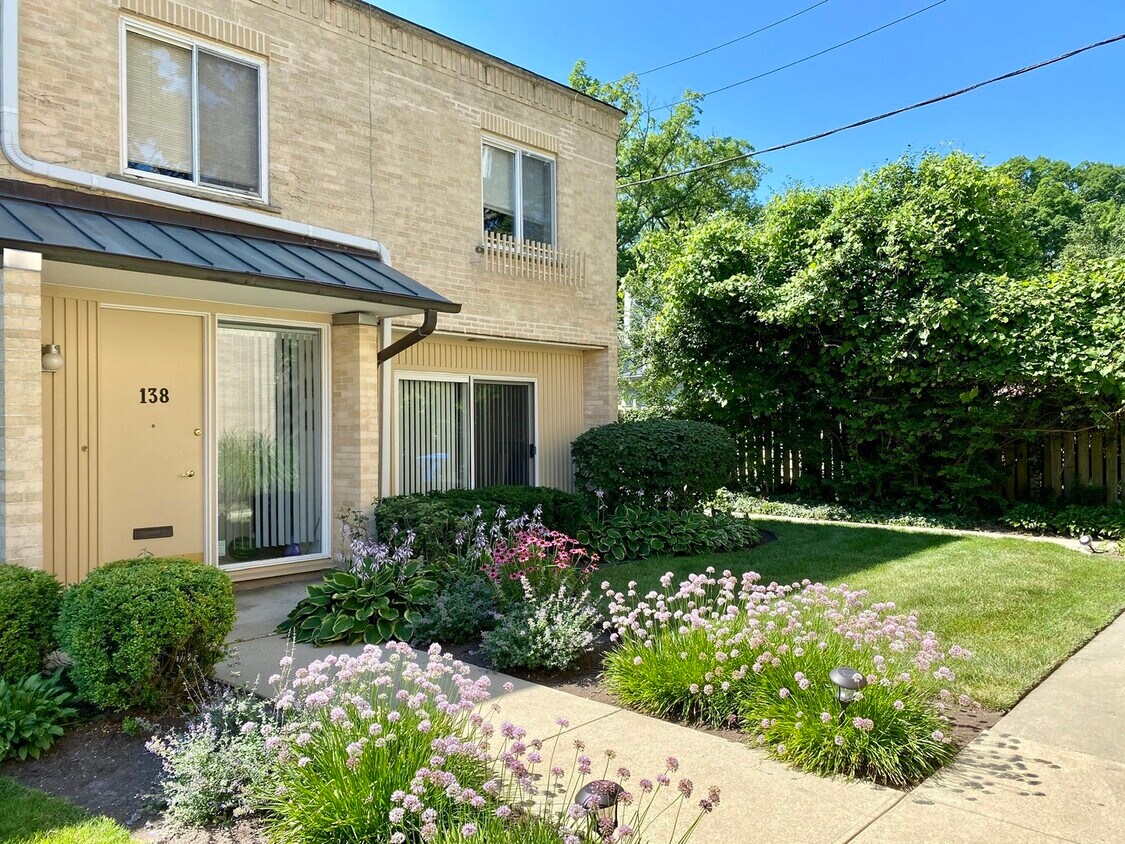 138 Green Bay Rd, Glencoe, IL 60022 Townhome Rentals in Glencoe IL