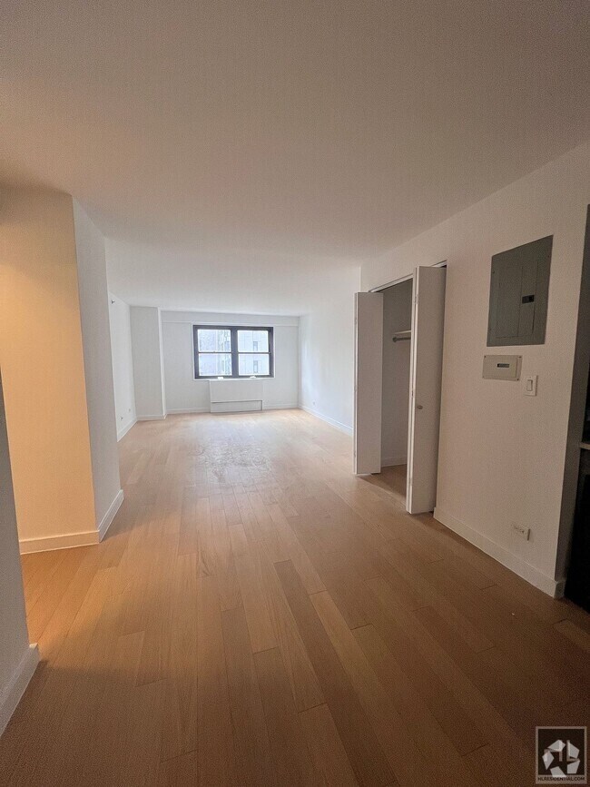 Building Photo - East 39th Street