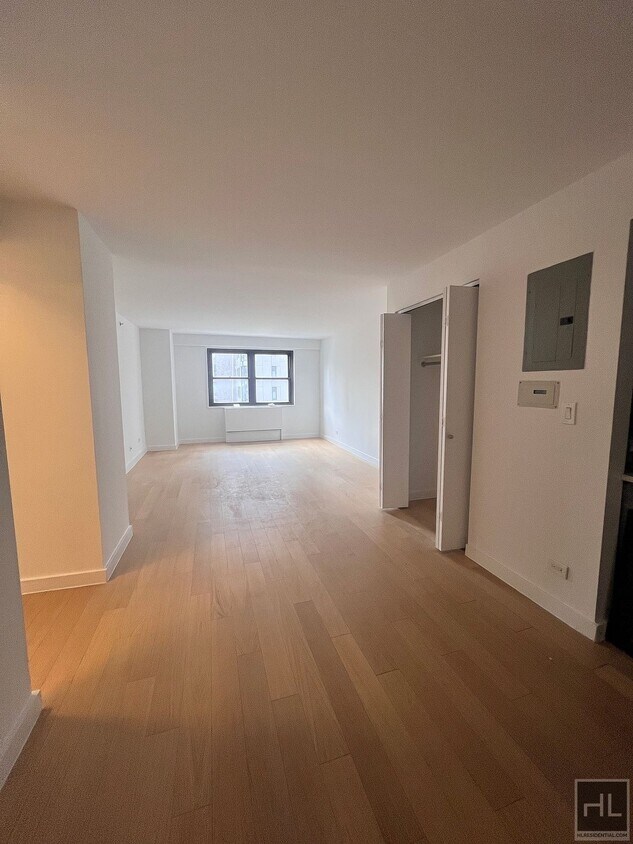 Primary Photo - East 39th Street
