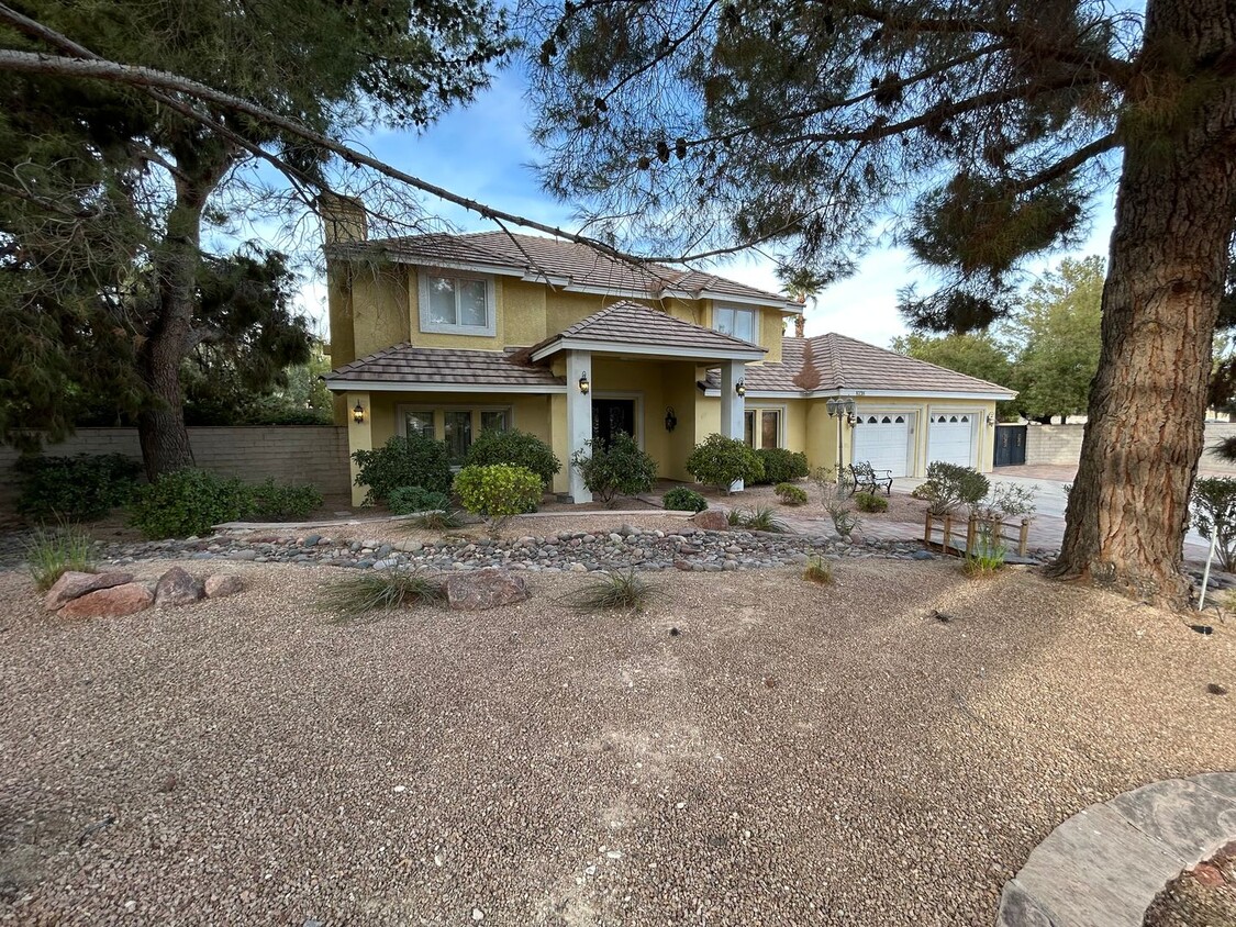 Primary Photo - Beautiful 4-Bedroom, 3-Bathroom Home in Tu...