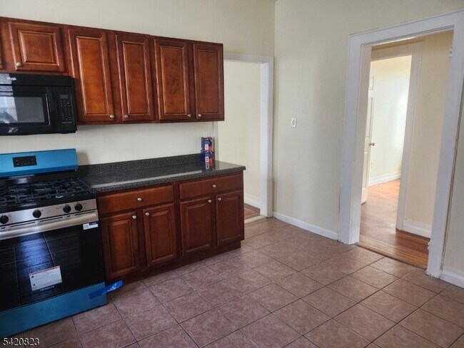 Foto del edificio - 313 Leslie St