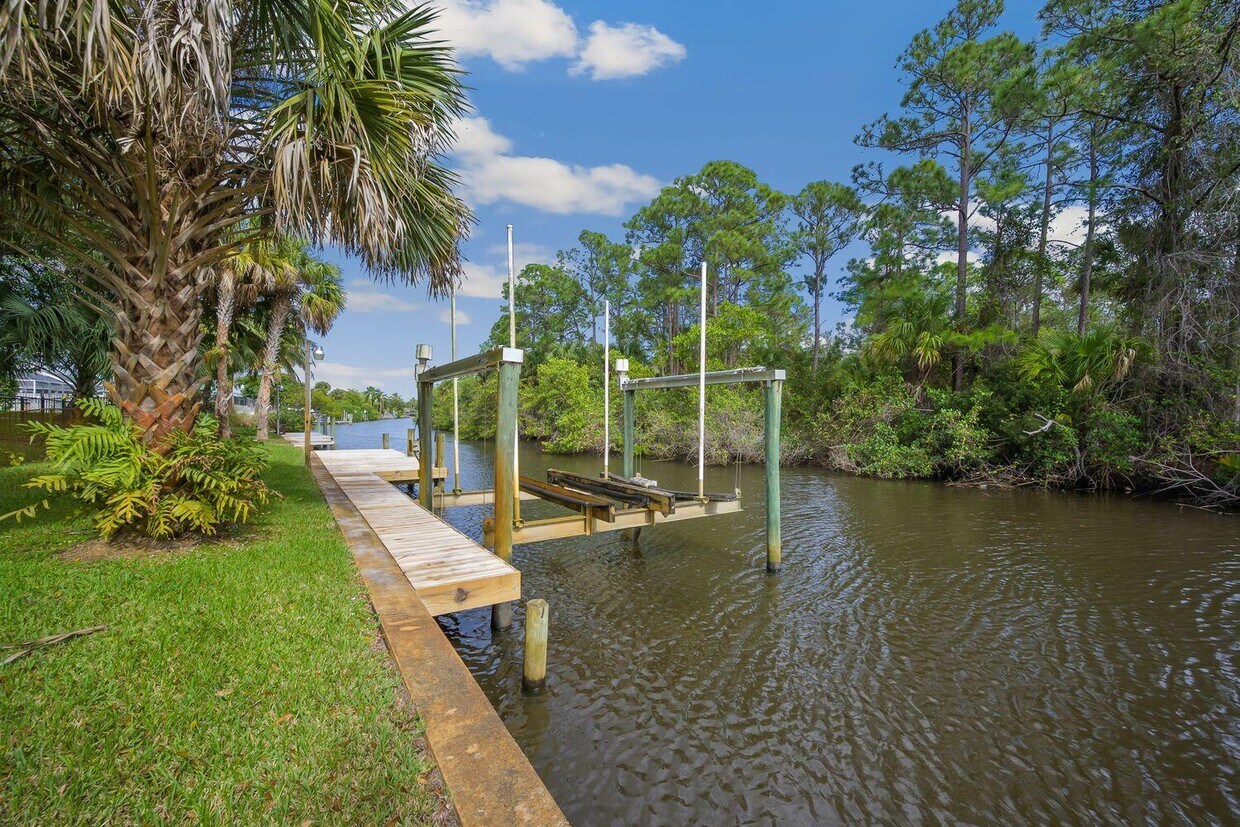 Primary Photo - 1339 SE Coral Reef St