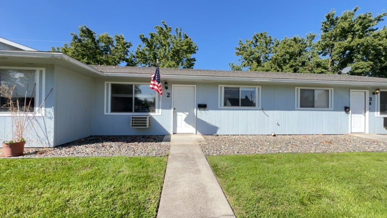 Primary Photo - Cozy, Completely Remodeled, One Bedroom Ap...