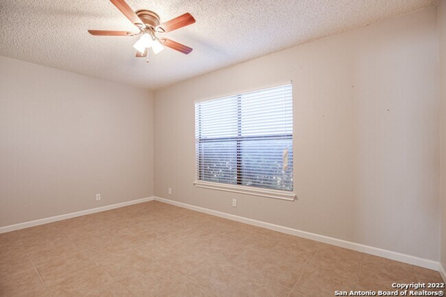Foto del edificio - *COMING SOON* Beautiful 3 Bedroom Home with Granite Countertops & Large Backyard