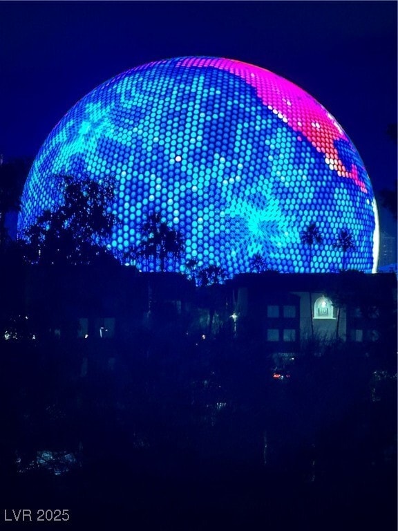 Building Photo - 230 E Flamingo Rd