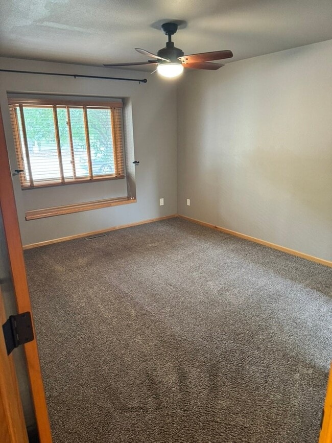 Building Photo - 1074 Cunningham Dr