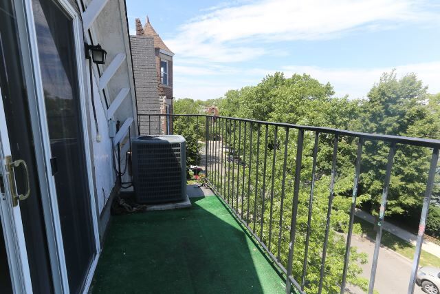 Foto del edificio - 2141 W Webster Ave