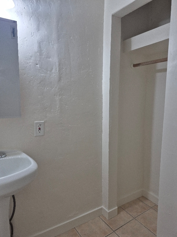 Foto del edificio - 613 W 41st St