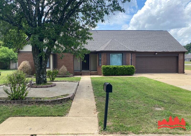 Primary Photo - 7211 Grove Park Rd