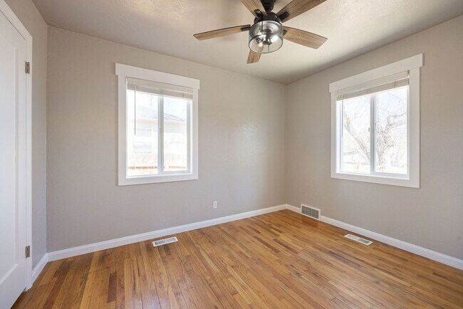 Foto del edificio - Updated and Well-Cared-For 4 Bedroom Home ...