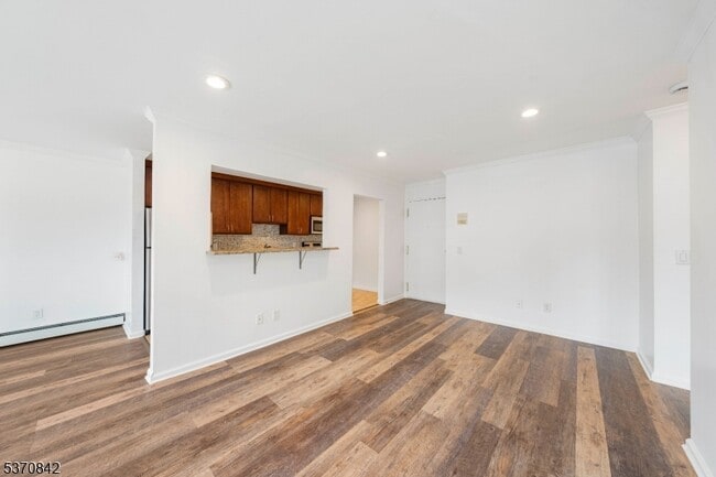 Building Photo - 300 W Munsell Ave