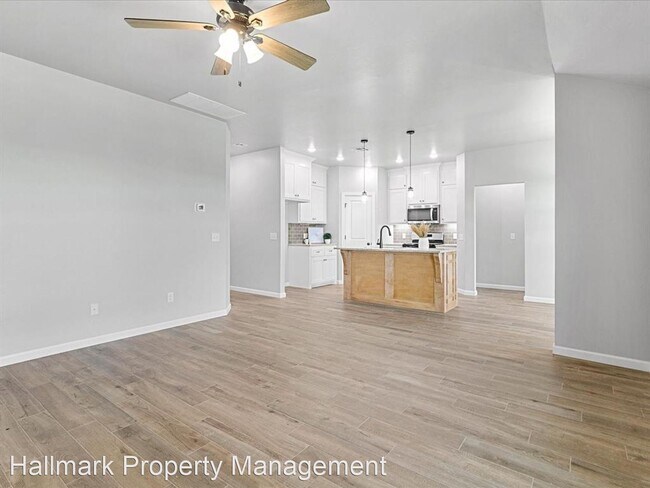 Building Photo - 3 br, 2 bath House - 609 Hackberry Ln.