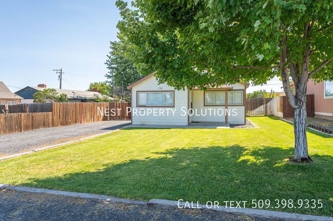 Building Photo - Charming home on a large lot!
