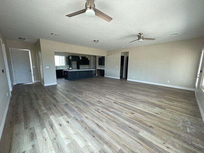 Building Photo - UPGRADED - IMMACULATE HOME WITH GOLF COURS...