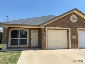 Building Photo - 406 Sladecek Dr