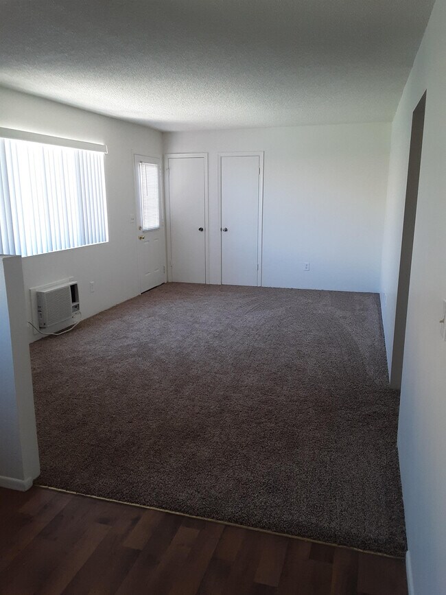 Building Photo - 439 S Alarcon St