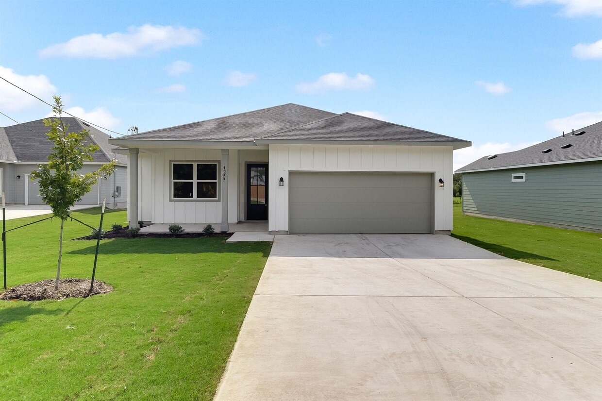 Foto principal - 1255 Pecan Valley Dr