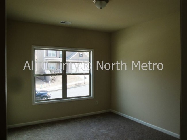 Building Photo - 5060 Glencliff Dr