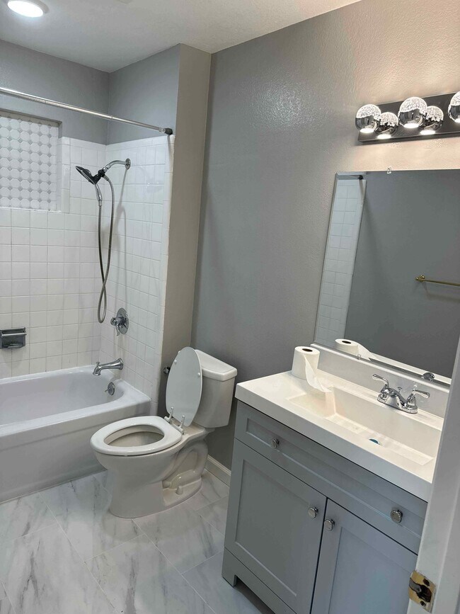 Foto del edificio - 3106 Orwell Pl