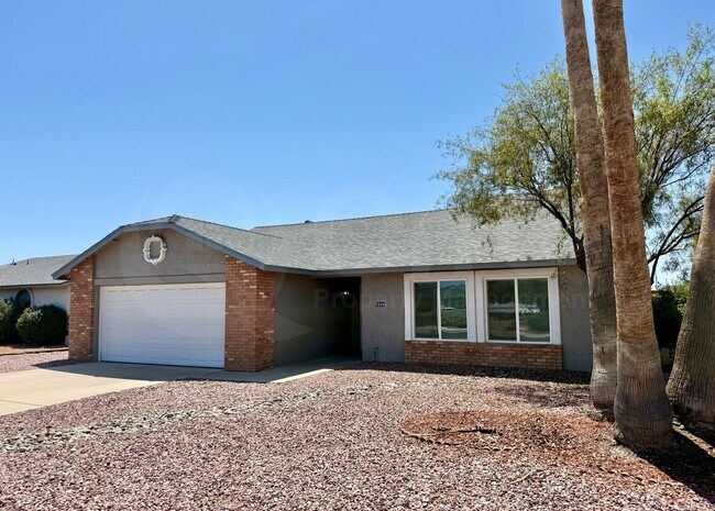 Foto del edificio - 7349 W Denton Ln