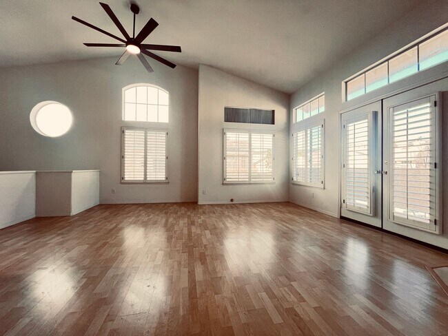 Foto del edificio - 2 Bedroom 2 Bathroom Condo in Carmel Mountain!