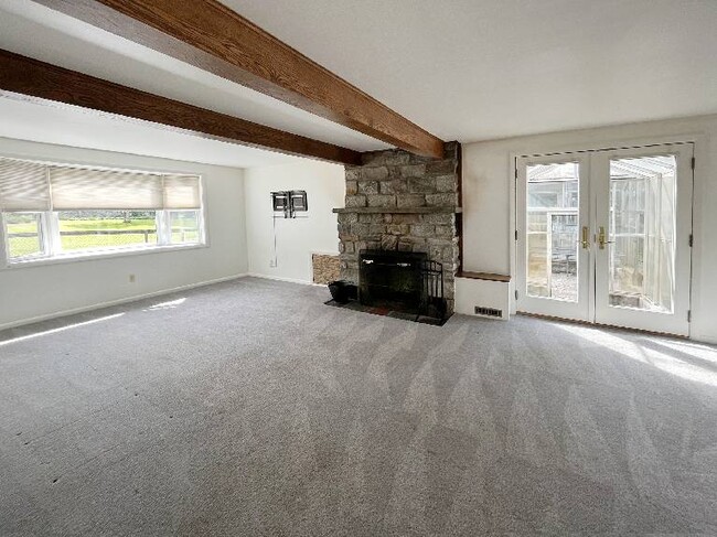 Building Photo - 3-4 Bedroom Country Colonial on Estate
