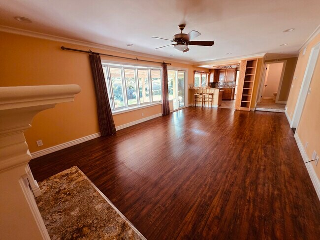 Building Photo - 8612 Naples Dr