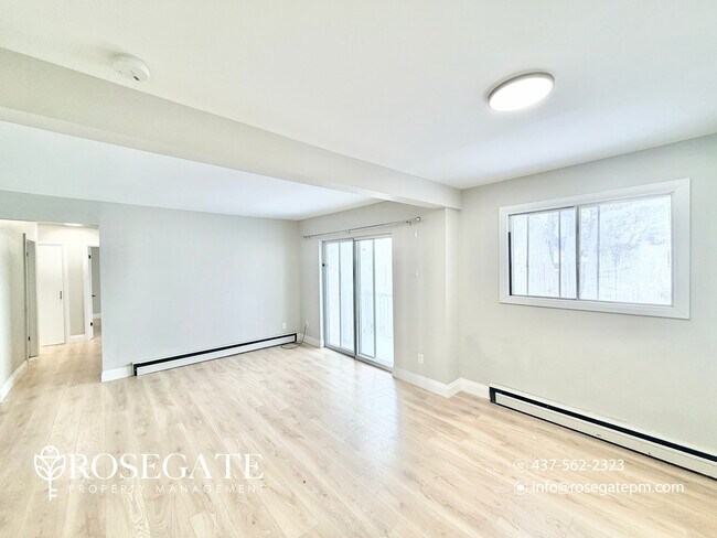Photo du bâtiment - Bright & Spacious 2-Bedroom Apartment with Private Balcony and Parking in Kitchener!