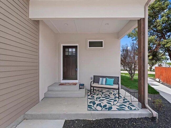 Building Photo - 41 E Ranch Dr