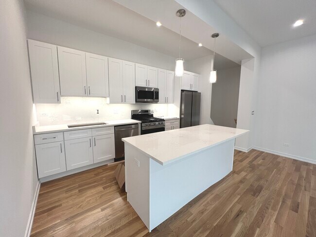 Foto del edificio - 822 N Winchester Ave