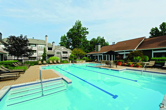 Building Photo - The Courts at Fair Oaks