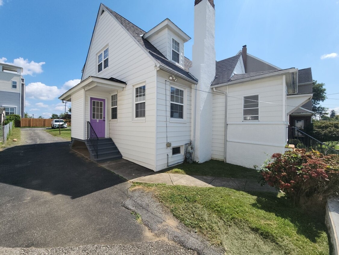 Primary Photo - 338 W 6h Ave