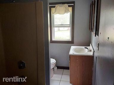 Building Photo - 3 br, 1.5 bath House - 2439 Hermansau St