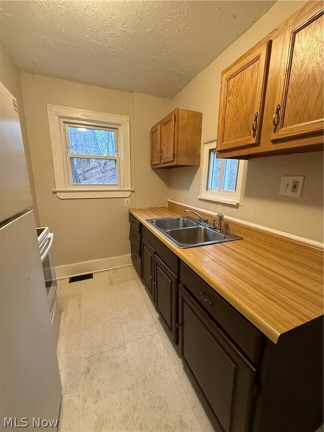 Foto del edificio - 805 Carpenter St