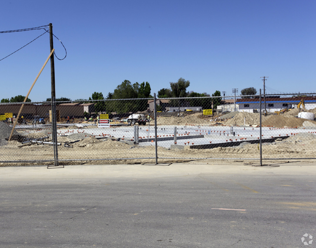 Foto del edificio - Foothill Farms Senior Apartments